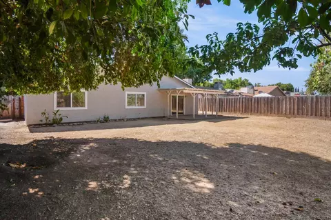 Exterior - 844 Emory Ct, Merced, CA 95341 photo 6 of 7