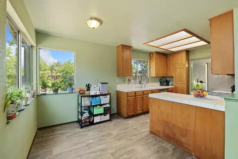 Kitchen - 1935 Foxtail Ct, Tracy, CA 95376 photo 3 of 7