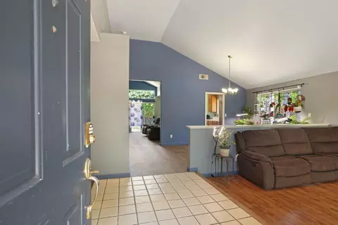 Entry Way - 1935 Foxtail Ct, Tracy, CA 95376 photo 2 of 7