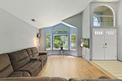 Entry Way - 1935 Foxtail Ct, Tracy, CA 95376 photo 3 of 7