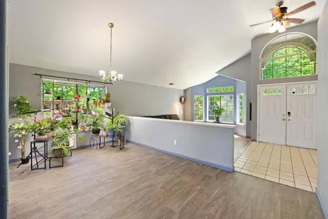 Entry Way - 1935 Foxtail Ct, Tracy, CA 95376 photo 5 of 7