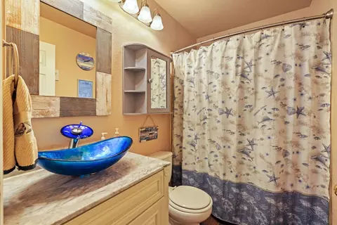 Bath - 1935 Foxtail Ct, Tracy, CA 95376 photo 1 of 6