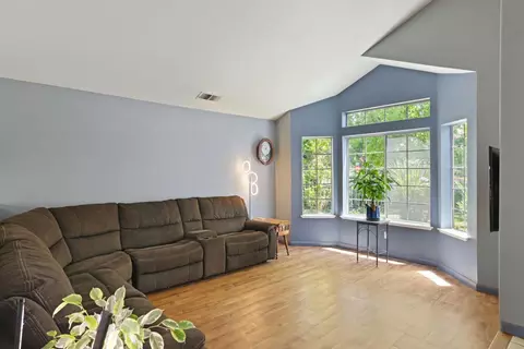 Living - 1935 Foxtail Ct, Tracy, CA 95376 photo 2 of 5