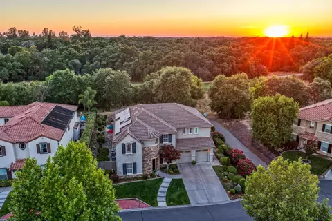 9425 Pinehurst Dr, Roseville, CA 95747
