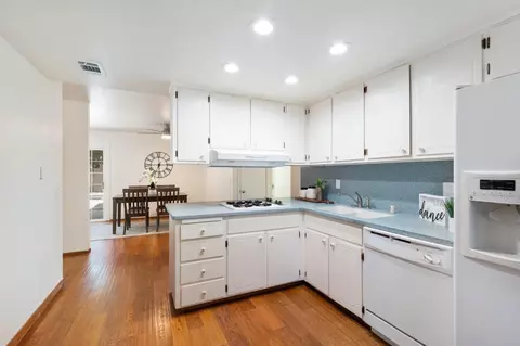 Kitchen - 407 Del Oro Ave, Davis, CA 95616 photo 3 of 3
