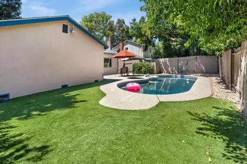 Exterior - 407 Del Oro Ave, Davis, CA 95616 photo 4 of 5