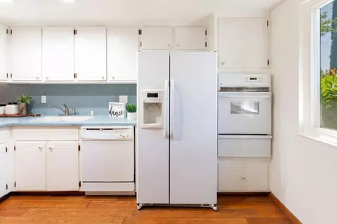 Kitchen - 407 Del Oro Ave, Davis, CA 95616 photo 2 of 3
