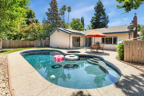 Exterior - 407 Del Oro Ave, Davis, CA 95616 photo 3 of 5