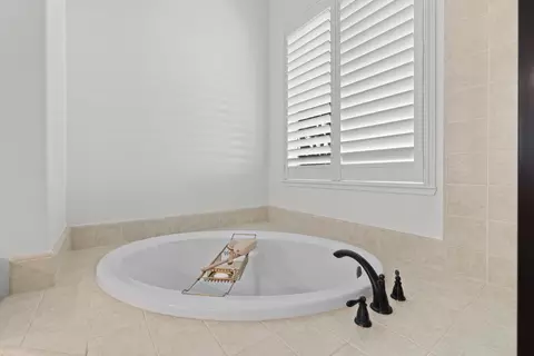 Bath - 3752 Coldwater Dr, Rocklin, CA 95765 photo 6 of 6