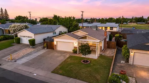 5528 Hesper Way, Carmichael, CA 95608