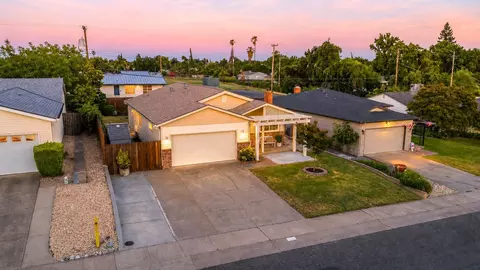 View/Area - 5528 Hesper Way, Carmichael, CA 95608 photo 2 of 5
