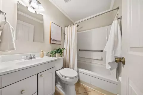 Bath - 5528 Hesper Way, Carmichael, CA 95608 photo 3 of 3