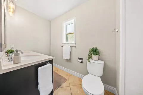 Bath - 5528 Hesper Way, Carmichael, CA 95608 photo 2 of 3