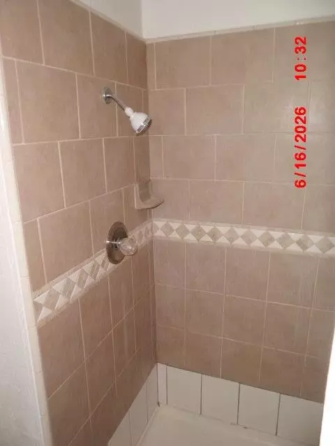 Bath - 3400 Sullivan Ct #106, Modesto, CA 95356 photo 2 of 2