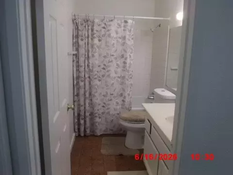 Bath - 3400 Sullivan Ct #106, Modesto, CA 95356 photo 1 of 2