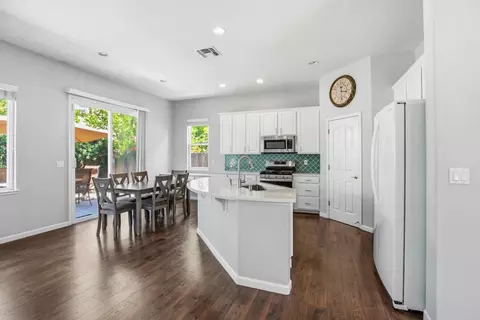 Kitchen - 588 Bob Way, Ripon, CA 95366 photo 2 of 5