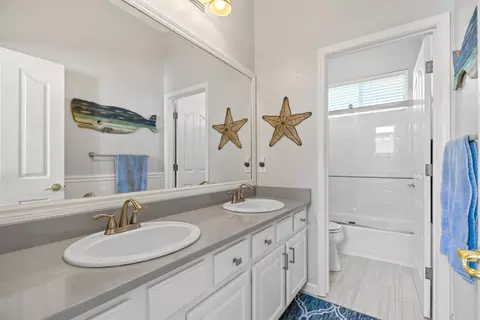 Bath - 588 Bob Way, Ripon, CA 95366 photo 1 of 5