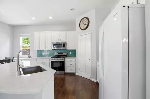 Kitchen - 588 Bob Way, Ripon, CA 95366 photo 3 of 5