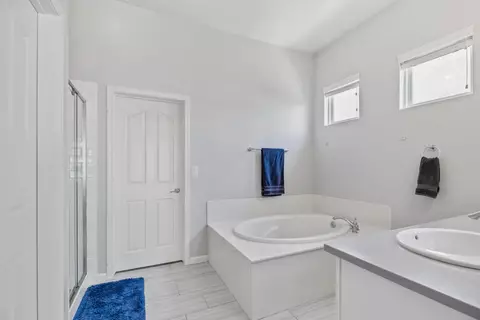 Bath - 588 Bob Way, Ripon, CA 95366 photo 3 of 5