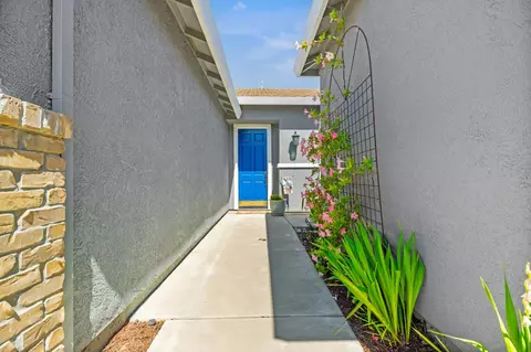 Entry Way - 588 Bob Way, Ripon, CA 95366 photo 3 of 3