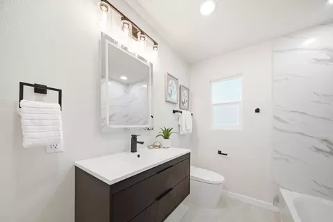 Bath - 1806 Teresa St, Modesto, CA 95350 photo 1 of 5