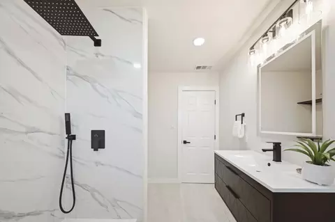 Bath - 1806 Teresa St, Modesto, CA 95350 photo 2 of 5
