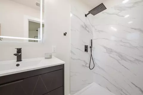 Bath - 1806 Teresa St, Modesto, CA 95350 photo 5 of 5