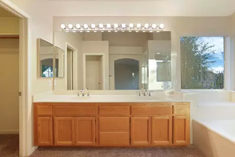Bath - 1373 Hampton Ct, Tracy, CA 95376 photo 3 of 7