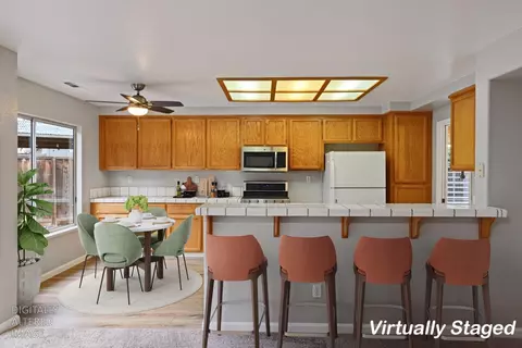 Kitchen - 1373 Hampton Ct, Tracy, CA 95376 photo 3 of 6