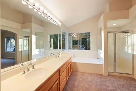 Bath - 1373 Hampton Ct, Tracy, CA 95376 photo 4 of 7