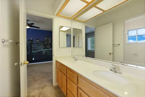 Bath - 1373 Hampton Ct, Tracy, CA 95376 photo 7 of 7