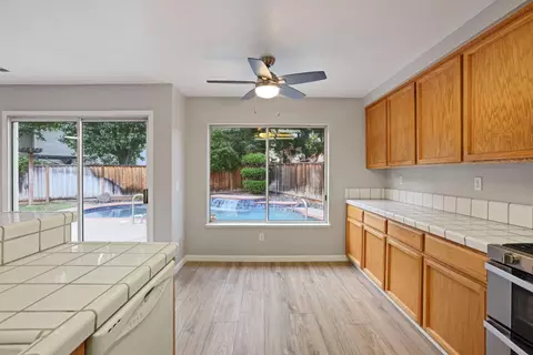 Kitchen - 1373 Hampton Ct, Tracy, CA 95376 photo 5 of 6