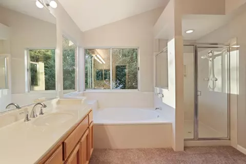 Bath - 1373 Hampton Ct, Tracy, CA 95376 photo 6 of 7