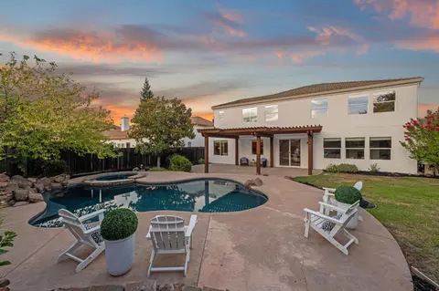 8425 Briggs Dr, Roseville, CA 95747