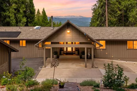 3070 Crystal Summit Rd, Pollock Pines, CA 95726