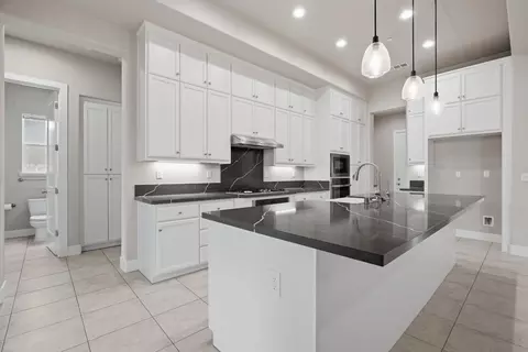 Kitchen - 253 Manhattan St, Manteca, CA 95337 photo 3 of 4