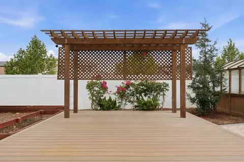 Exterior - 253 Manhattan St, Manteca, CA 95337 photo 6 of 11