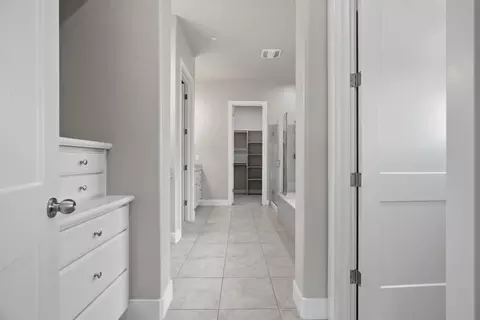Entry Way - 253 Manhattan St, Manteca, CA 95337 photo 5 of 9