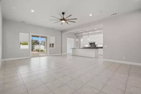 Living - 253 Manhattan St, Manteca, CA 95337 photo 4 of 4