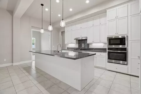 Kitchen - 253 Manhattan St, Manteca, CA 95337 photo 2 of 4