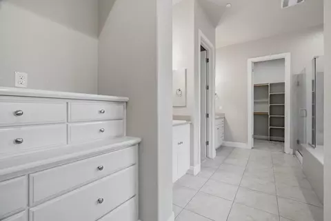 Entry Way - 253 Manhattan St, Manteca, CA 95337 photo 6 of 9