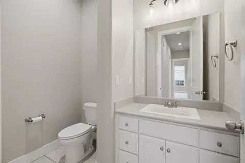 Bath - 253 Manhattan St, Manteca, CA 95337 photo 3 of 7