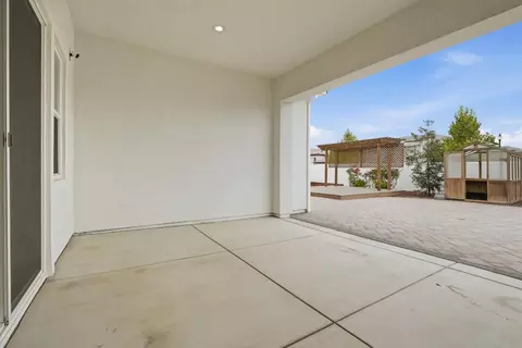Exterior - 253 Manhattan St, Manteca, CA 95337 photo 6 of 12