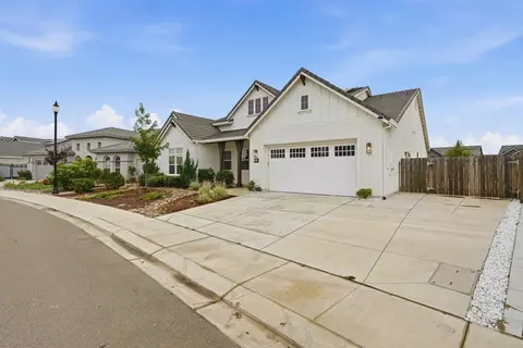 Exterior - 253 Manhattan St, Manteca, CA 95337 photo 4 of 11