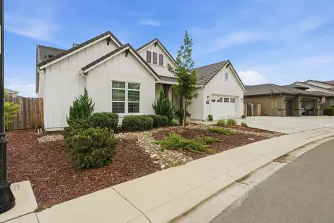 Exterior - 253 Manhattan St, Manteca, CA 95337 photo 3 of 11
