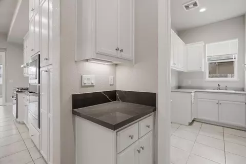 Entry Way - 253 Manhattan St, Manteca, CA 95337 photo 3 of 9