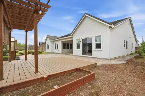 Exterior - 253 Manhattan St, Manteca, CA 95337 photo 7 of 11
