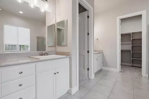 Entry Way - 253 Manhattan St, Manteca, CA 95337 photo 8 of 9