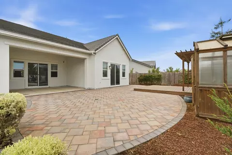 Exterior - 253 Manhattan St, Manteca, CA 95337 photo 8 of 11
