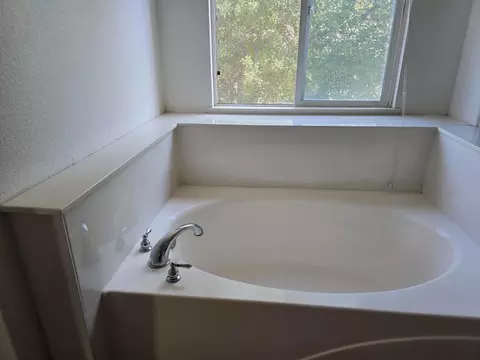 Bath - 1906 Calaveras Ct, Tracy, CA 95377 photo 1 of 5